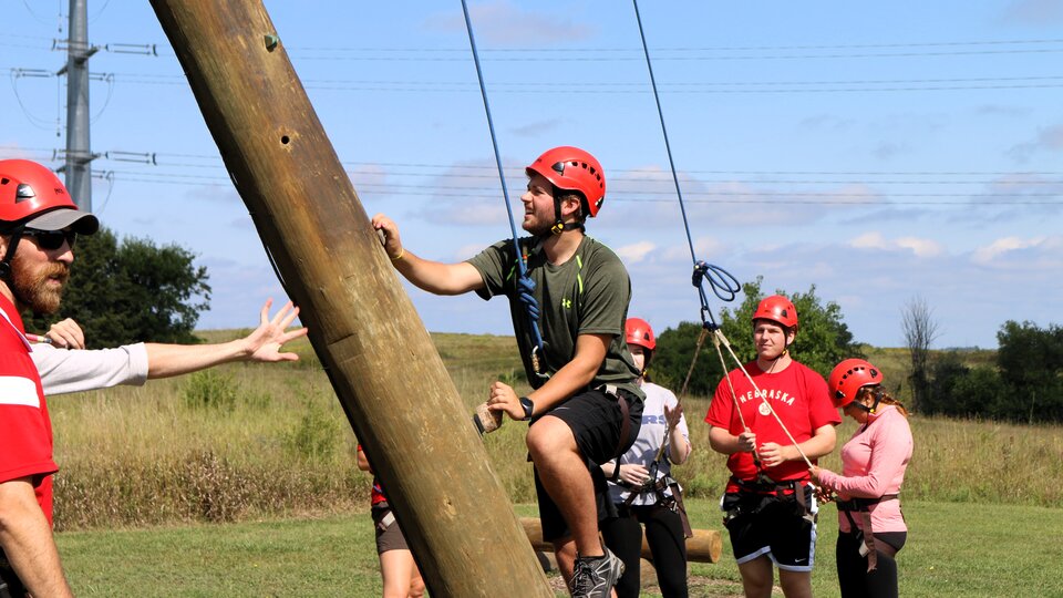 Students at a rope challenge course